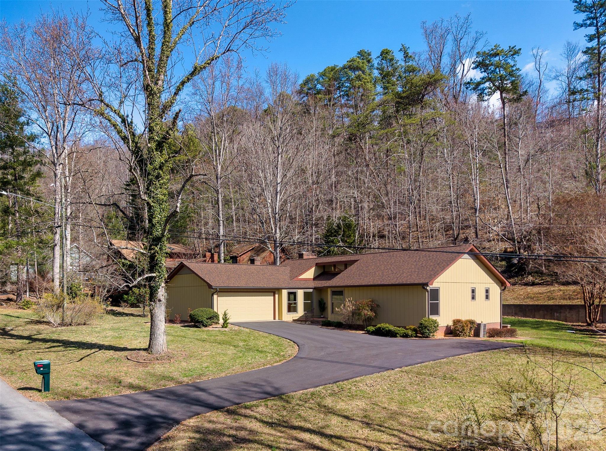 63 Pinecroft Road — Asheville
