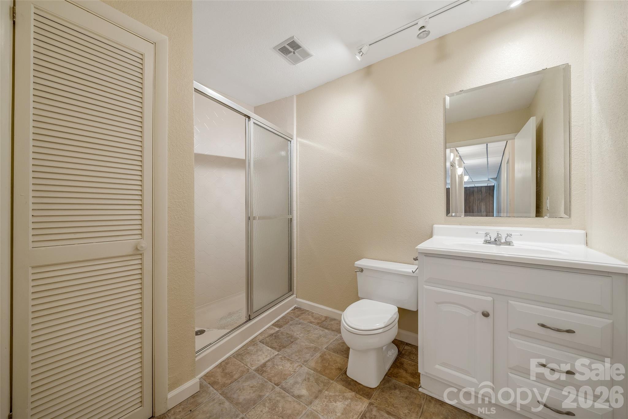 63 Pinecroft Road — Asheville