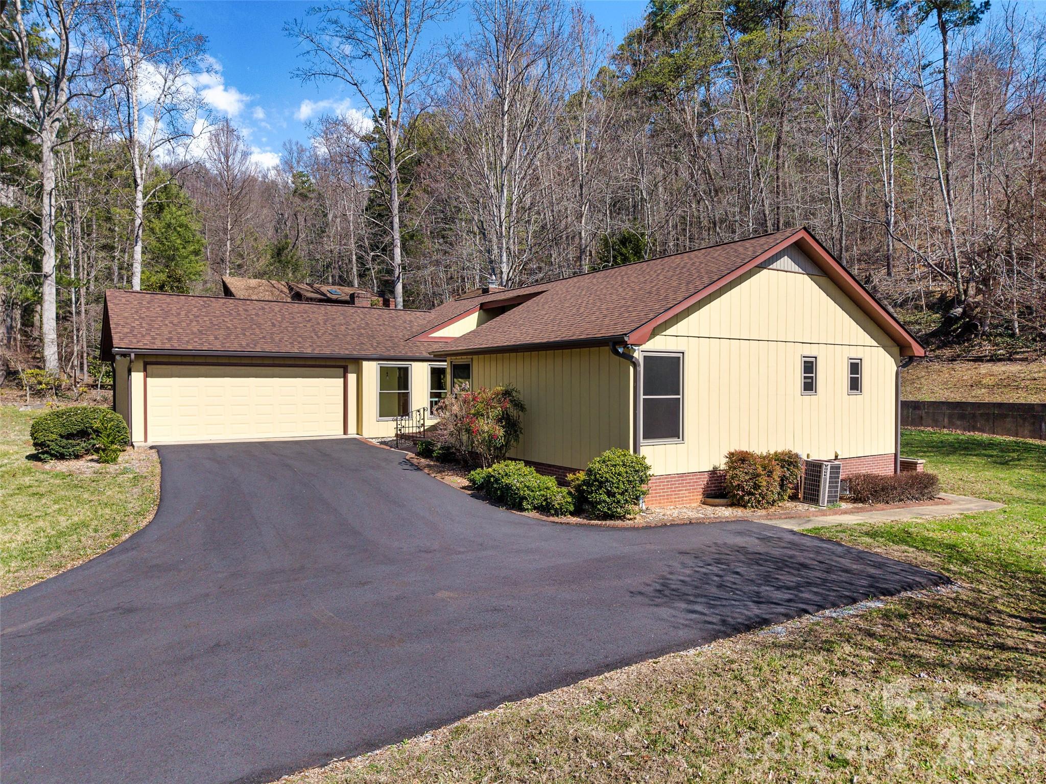 63 Pinecroft Road — Asheville