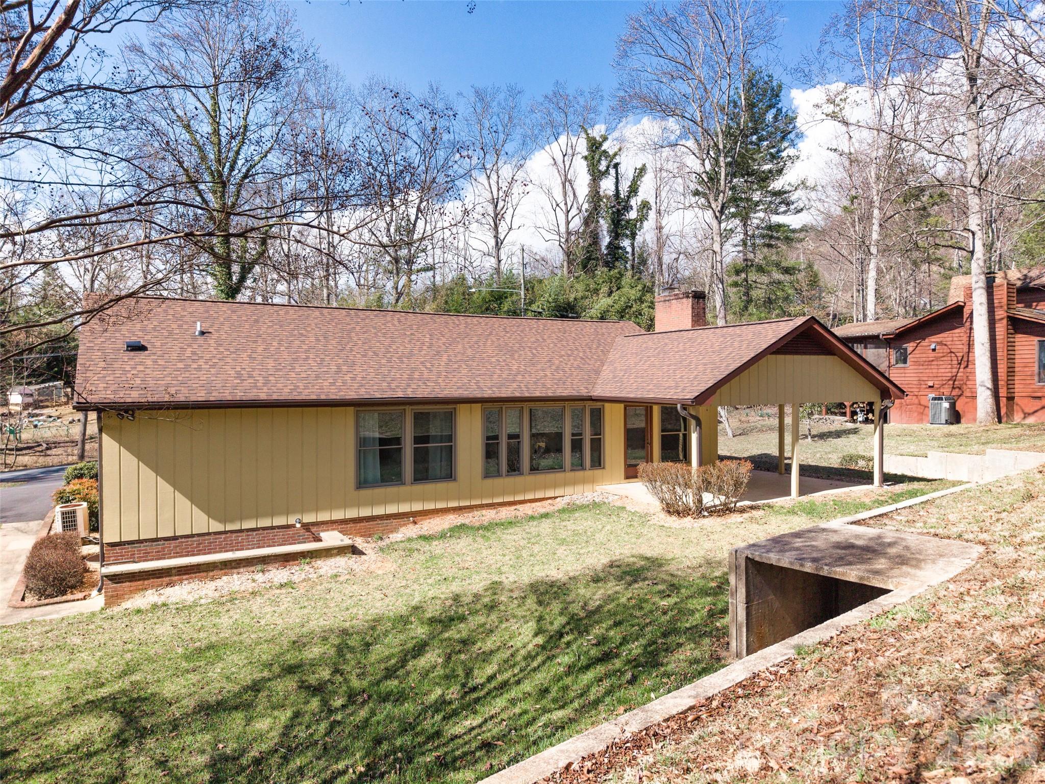 63 Pinecroft Road — Asheville