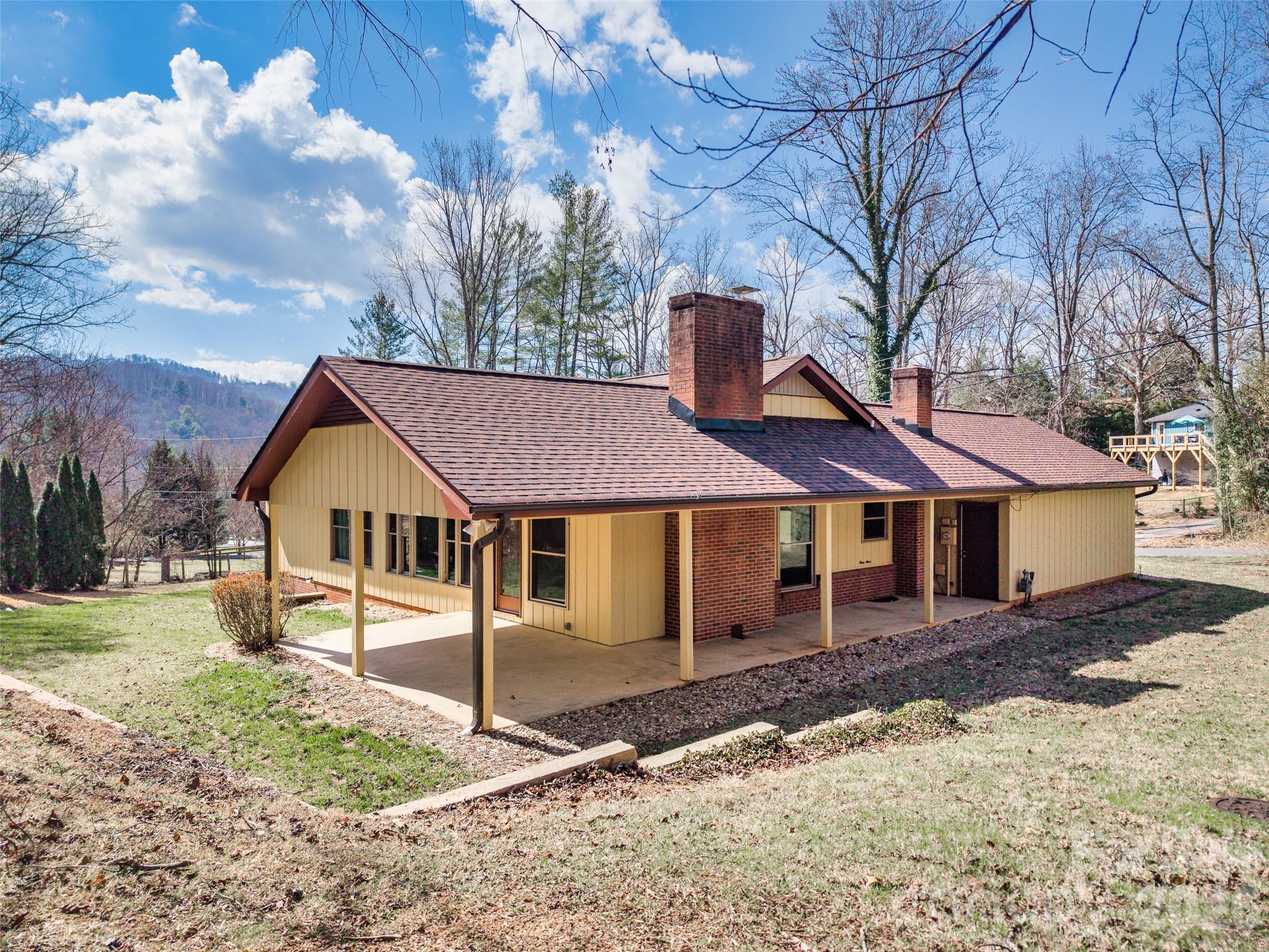 63 Pinecroft Road — Asheville