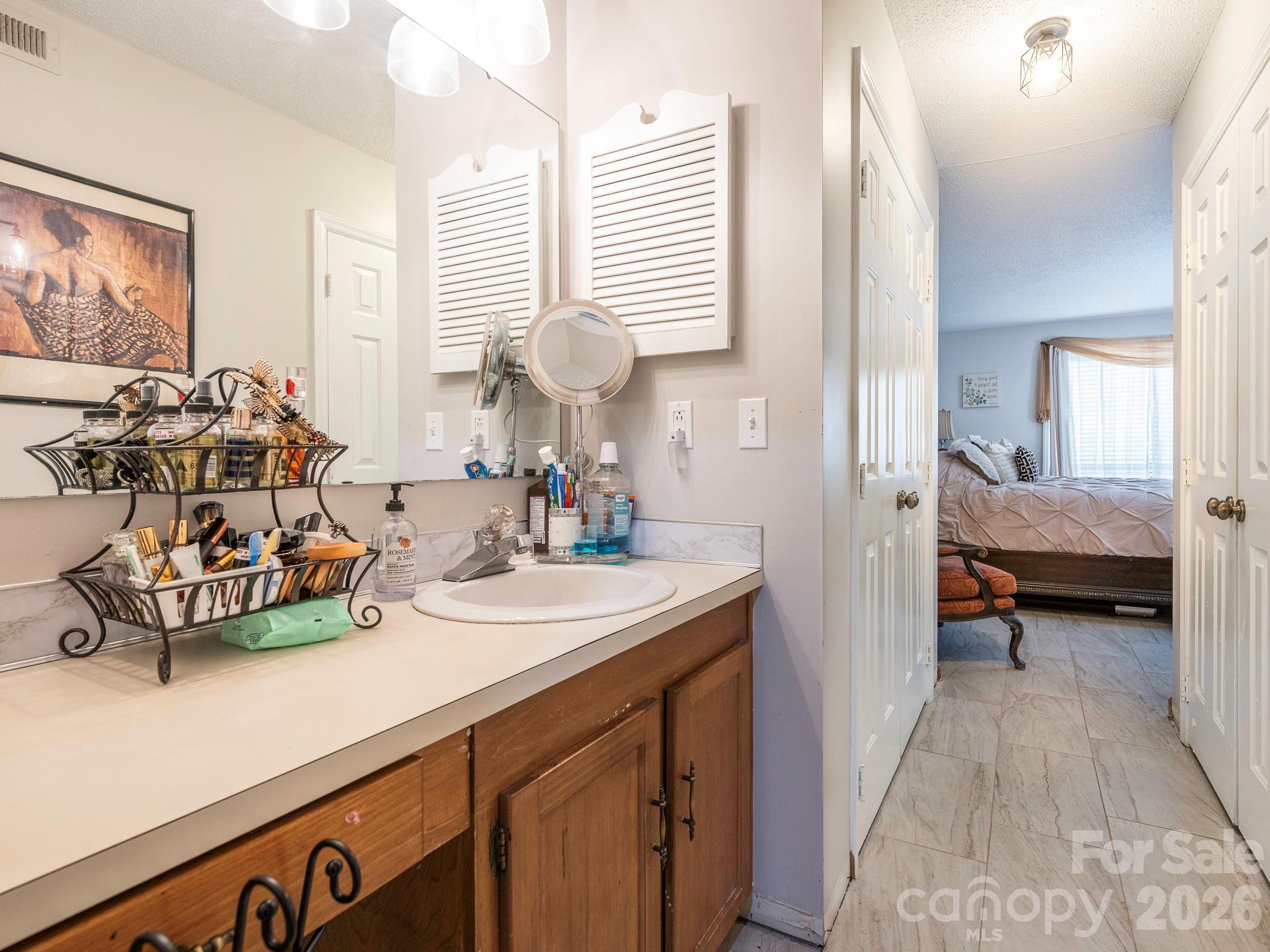 7200 Winery Lane — Charlotte