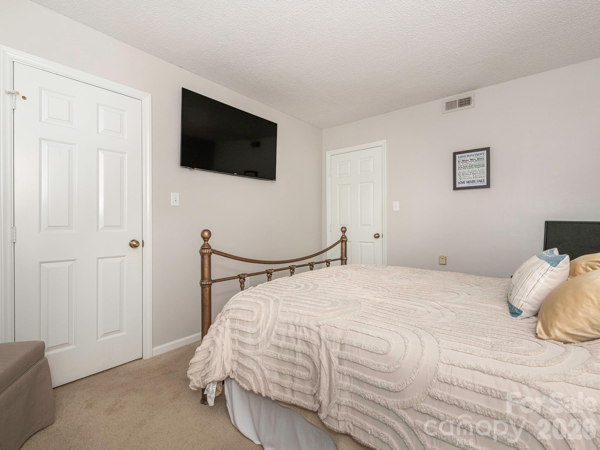 7200 Winery Lane — Charlotte