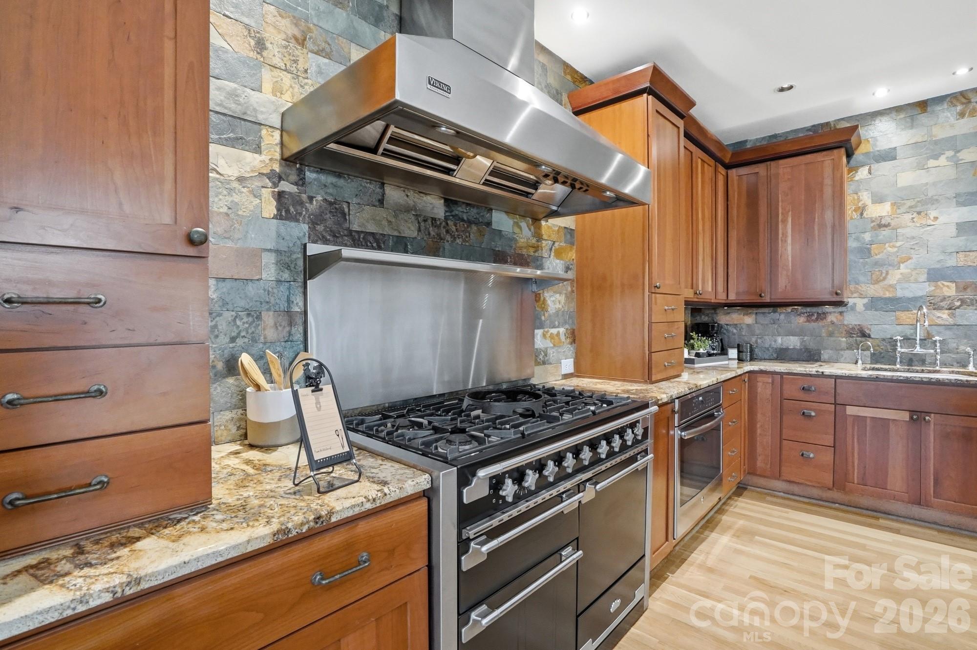 416 E Park Avenue — Charlotte