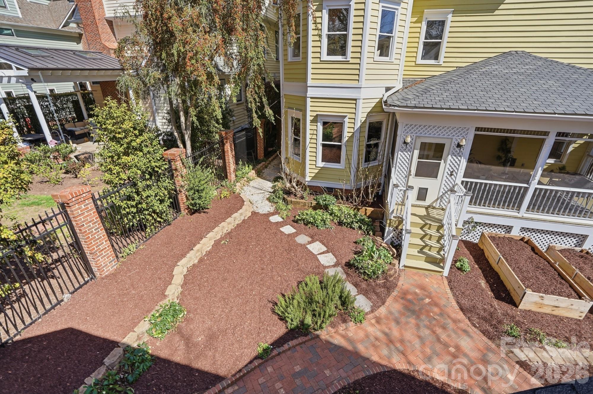 416 E Park Avenue — Charlotte