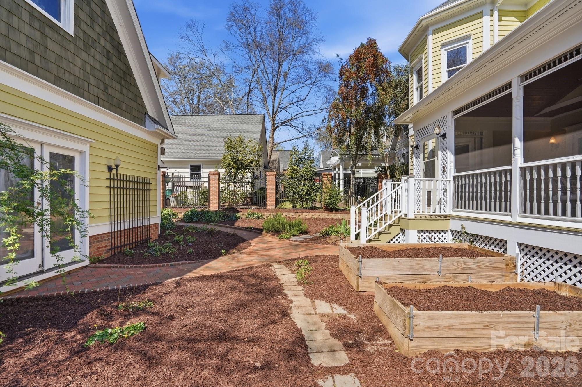 416 E Park Avenue — Charlotte