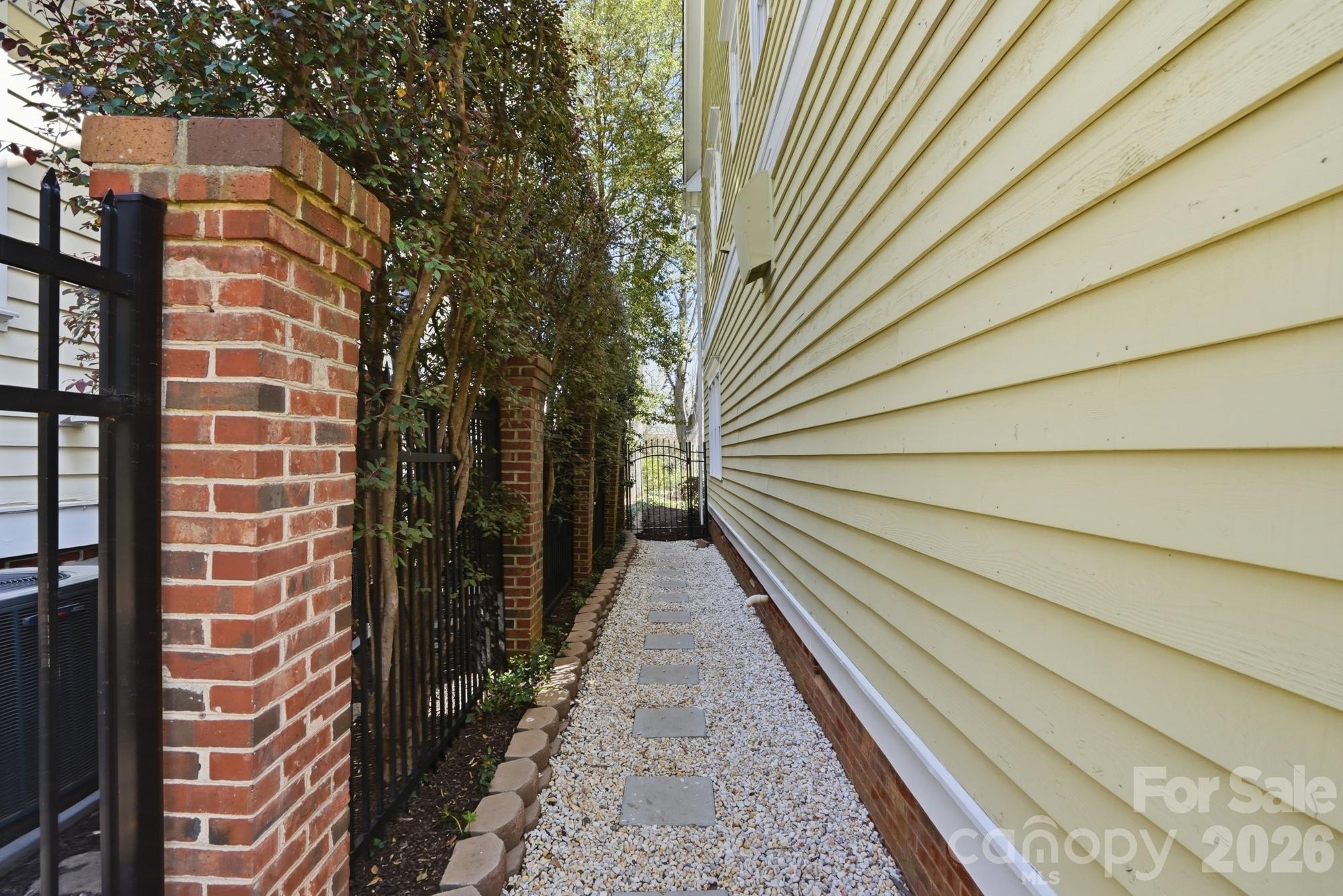 416 E Park Avenue — Charlotte