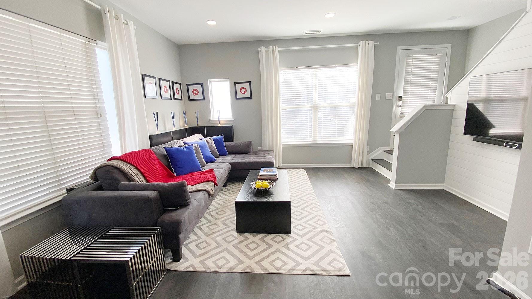 446 W Worthington Avenue — Charlotte
