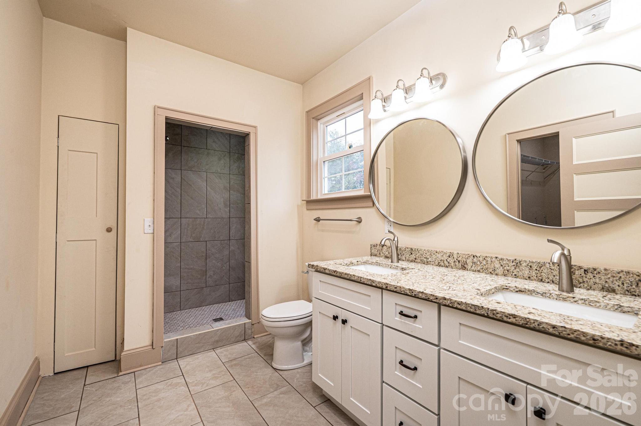 1610 Summerlin Place — Newton