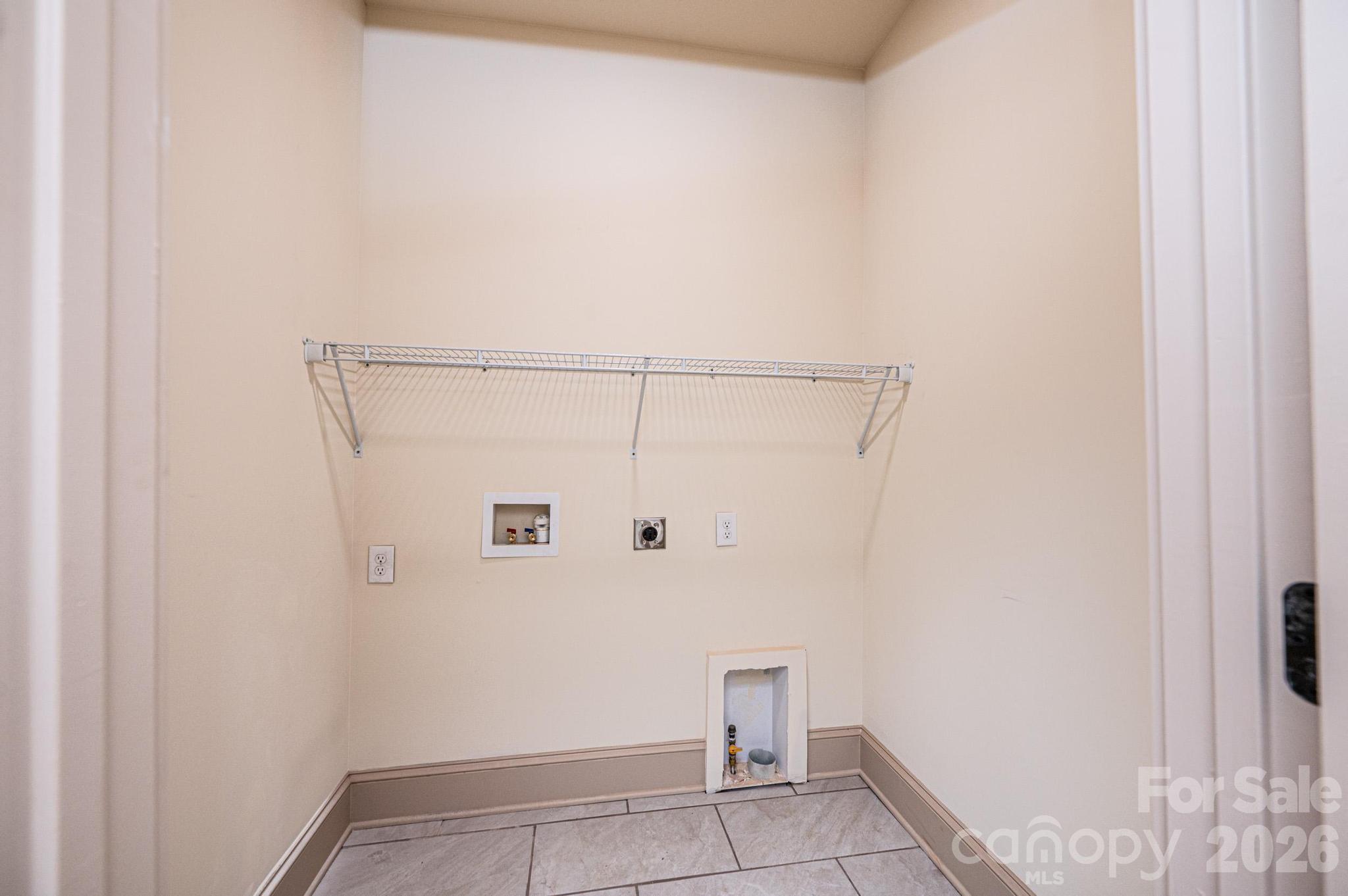 1610 Summerlin Place — Newton