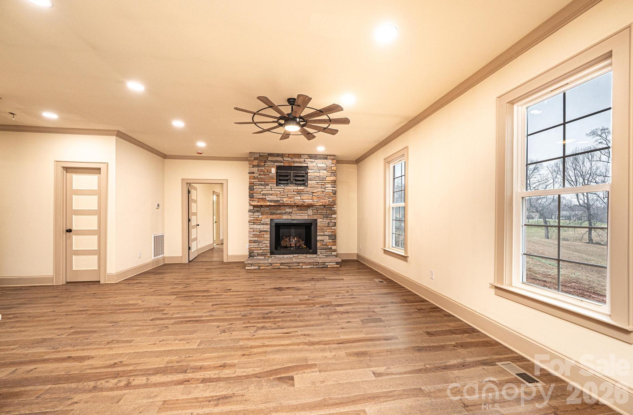 1610 Summerlin Place — Newton