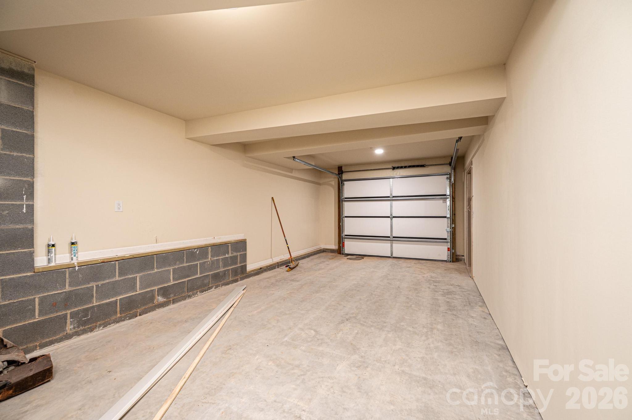1610 Summerlin Place — Newton