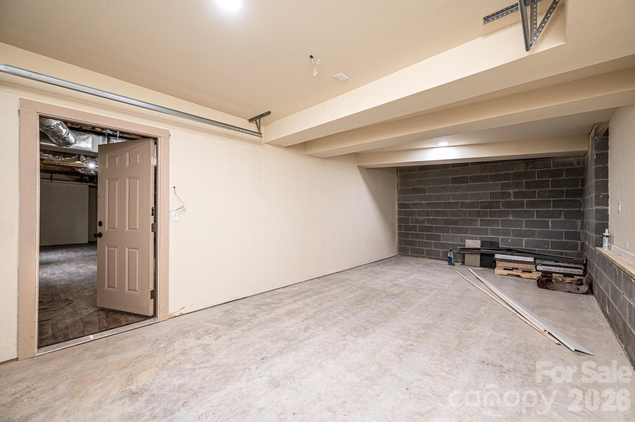 1610 Summerlin Place — Newton