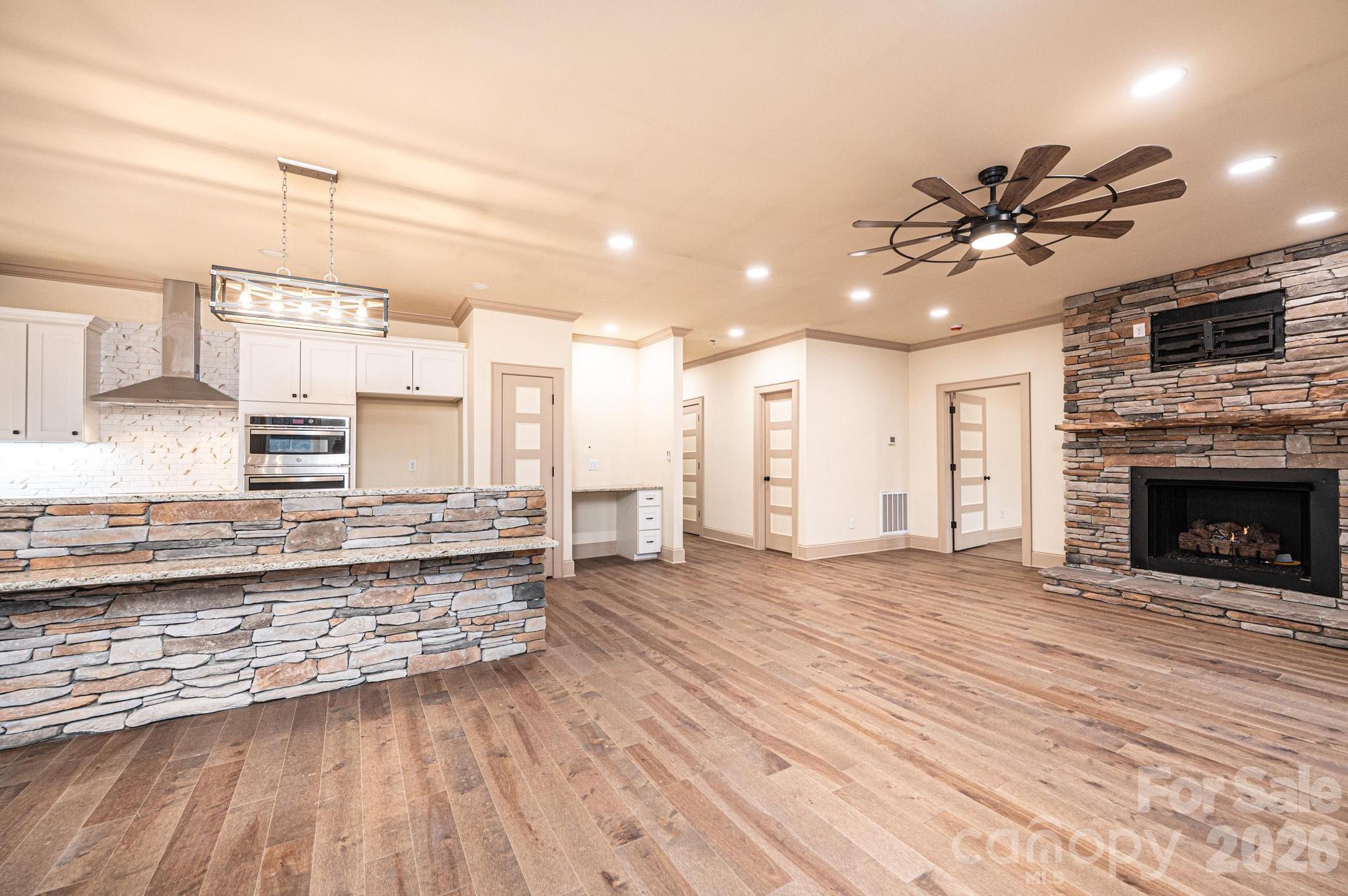 1610 Summerlin Place — Newton