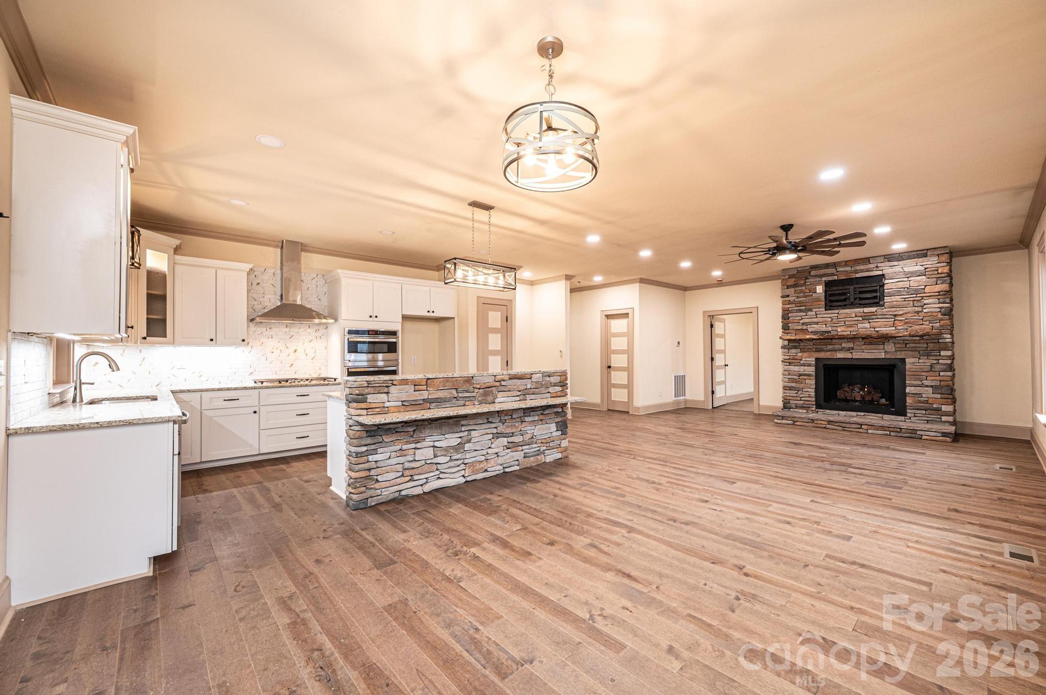 1610 Summerlin Place — Newton