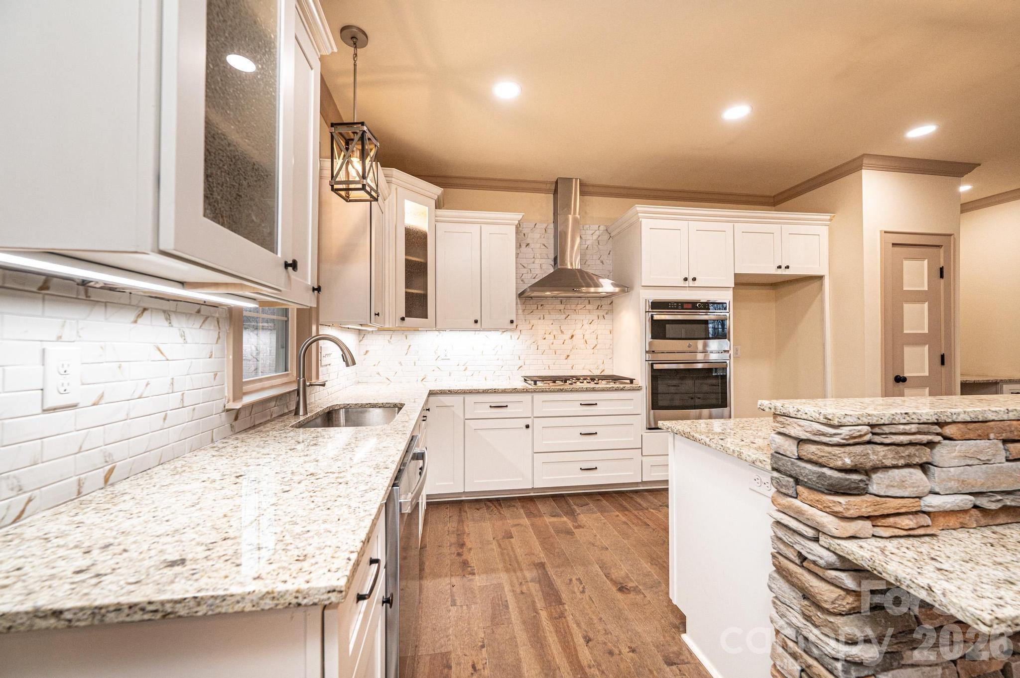 1610 Summerlin Place — Newton
