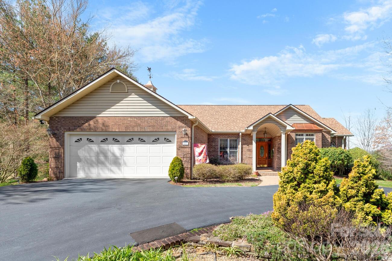 17 Ashton Forest Court — Hendersonville