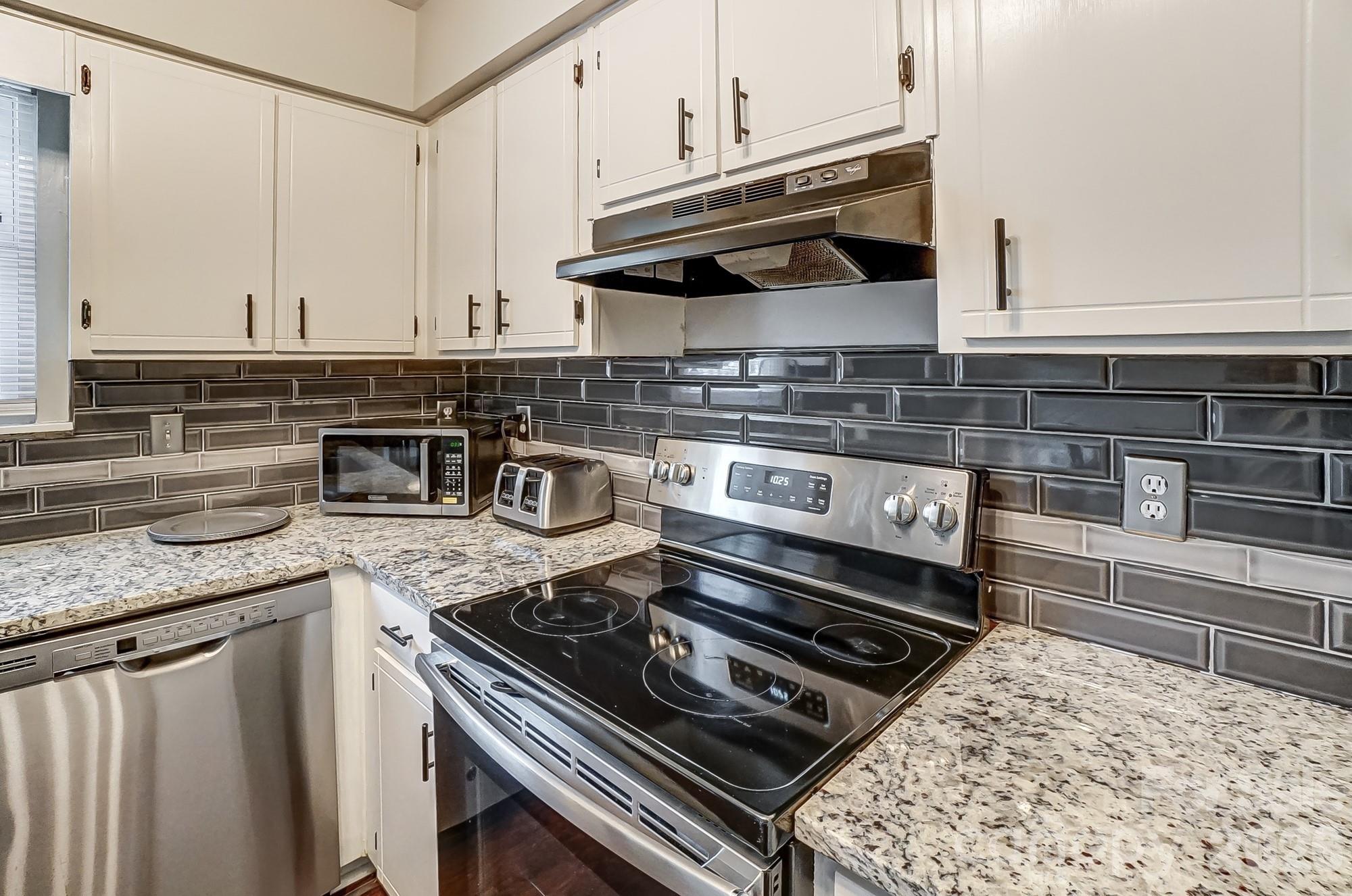 8518 Castle Pine Court — Charlotte
