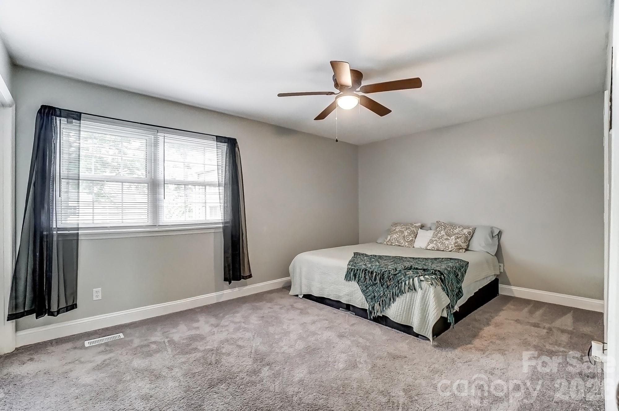 8518 Castle Pine Court — Charlotte