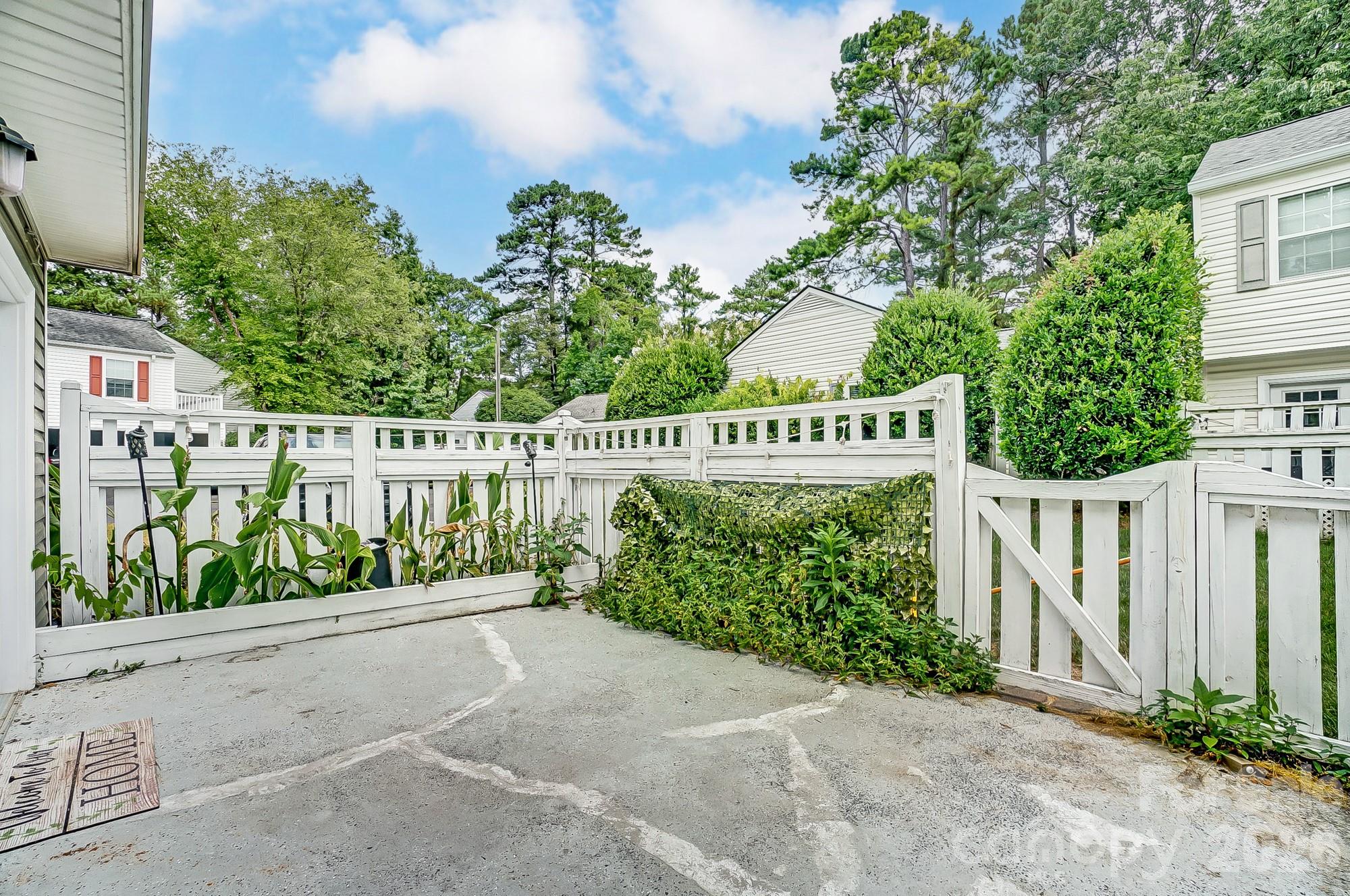 8518 Castle Pine Court — Charlotte