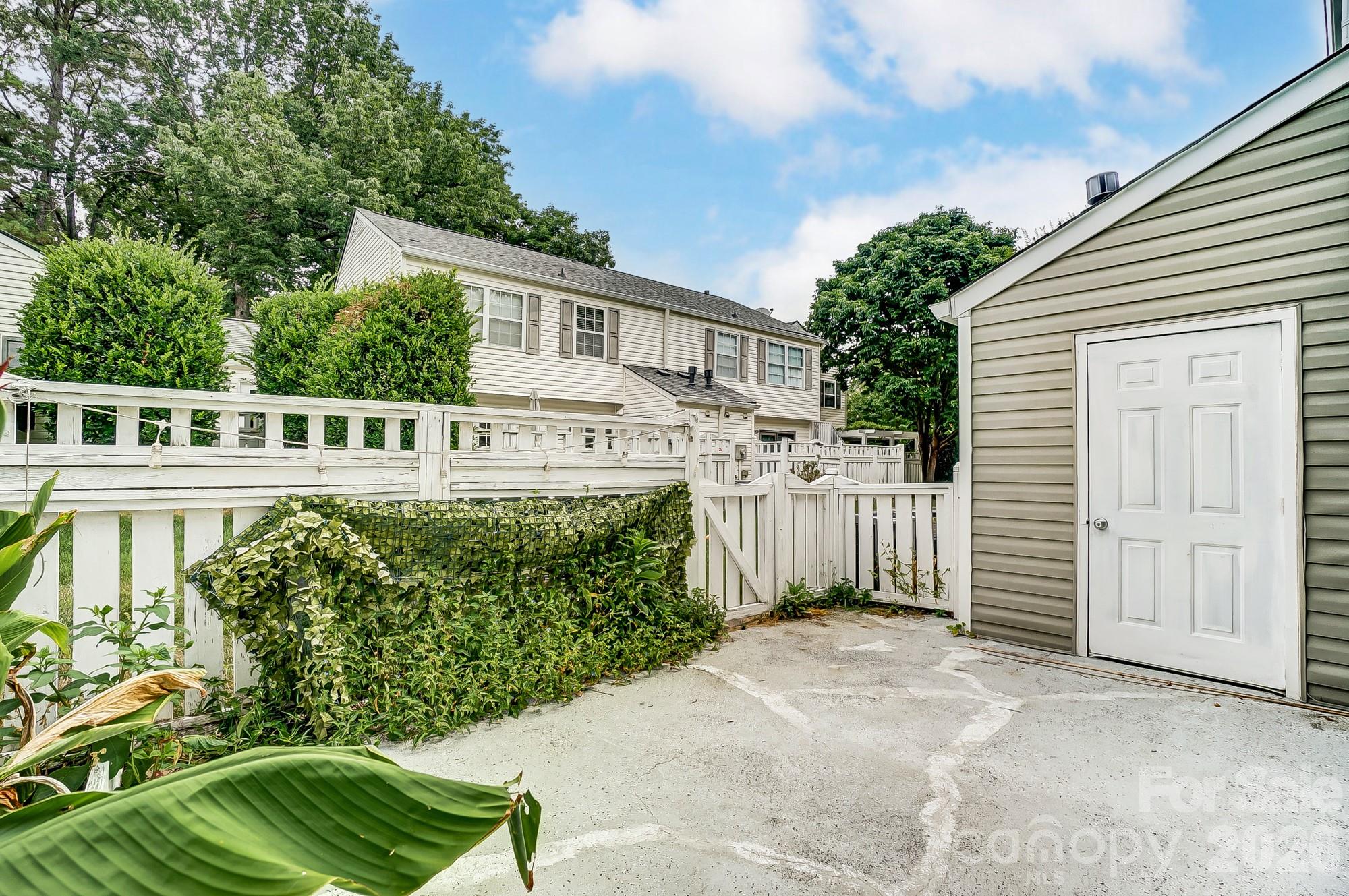 8518 Castle Pine Court — Charlotte