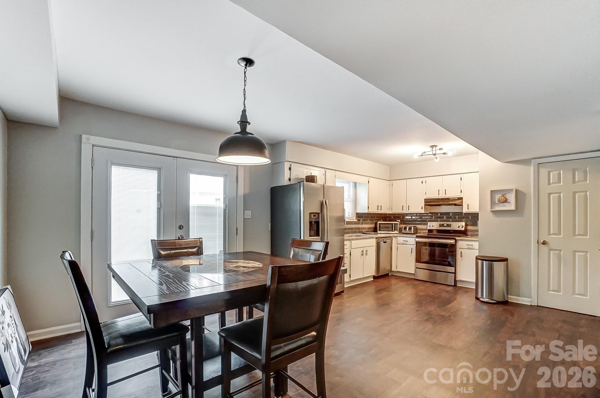 8518 Castle Pine Court — Charlotte