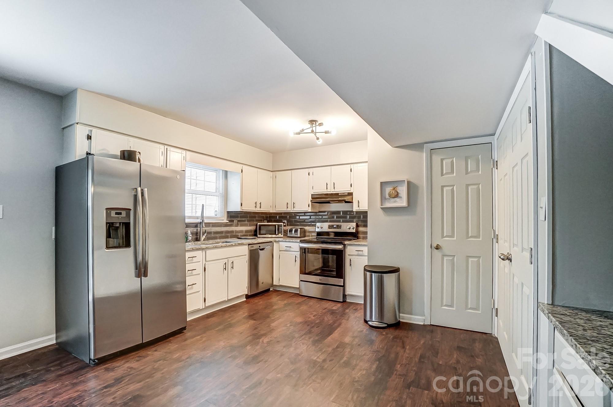 8518 Castle Pine Court — Charlotte