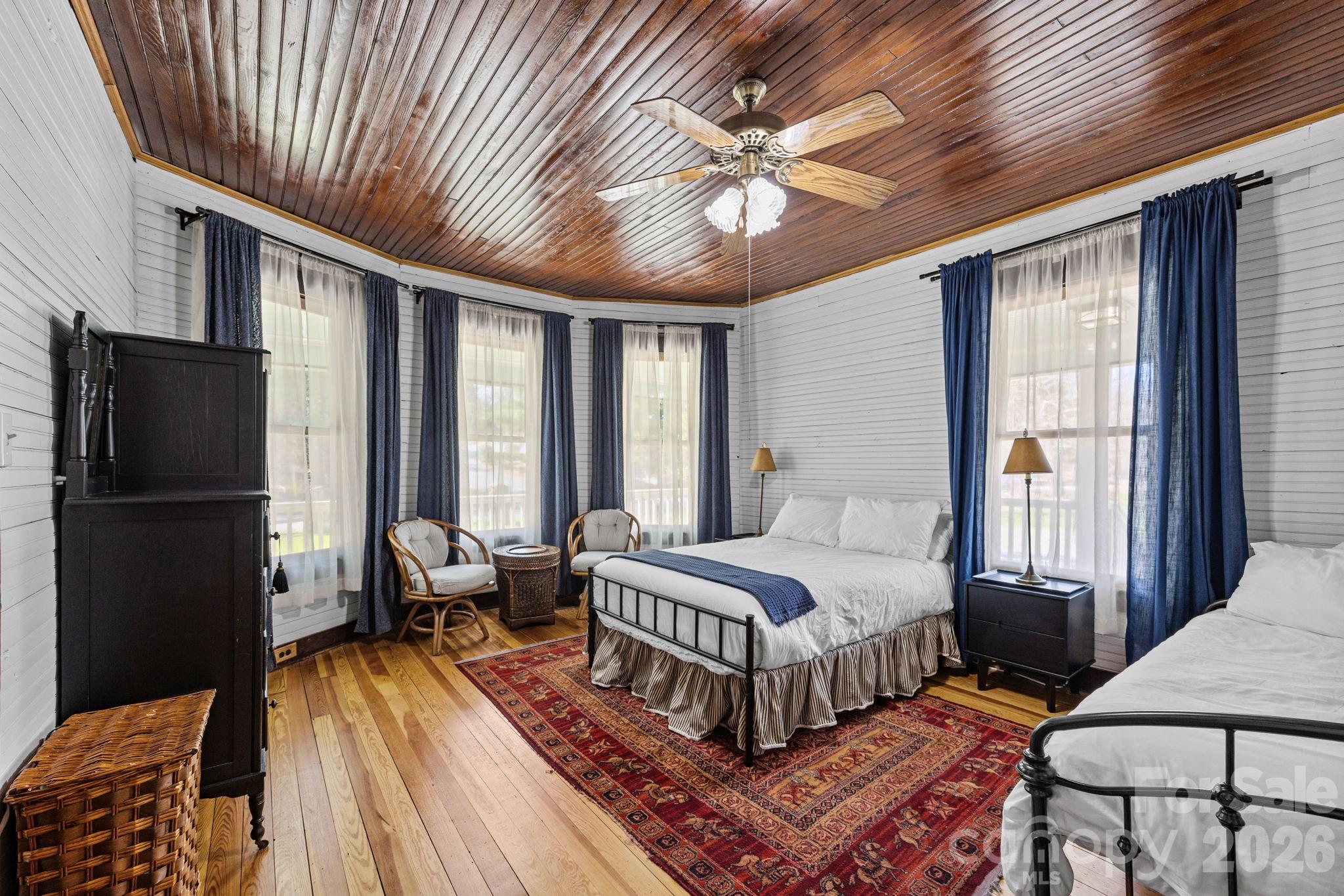 615 Rose Hill Road — Asheville