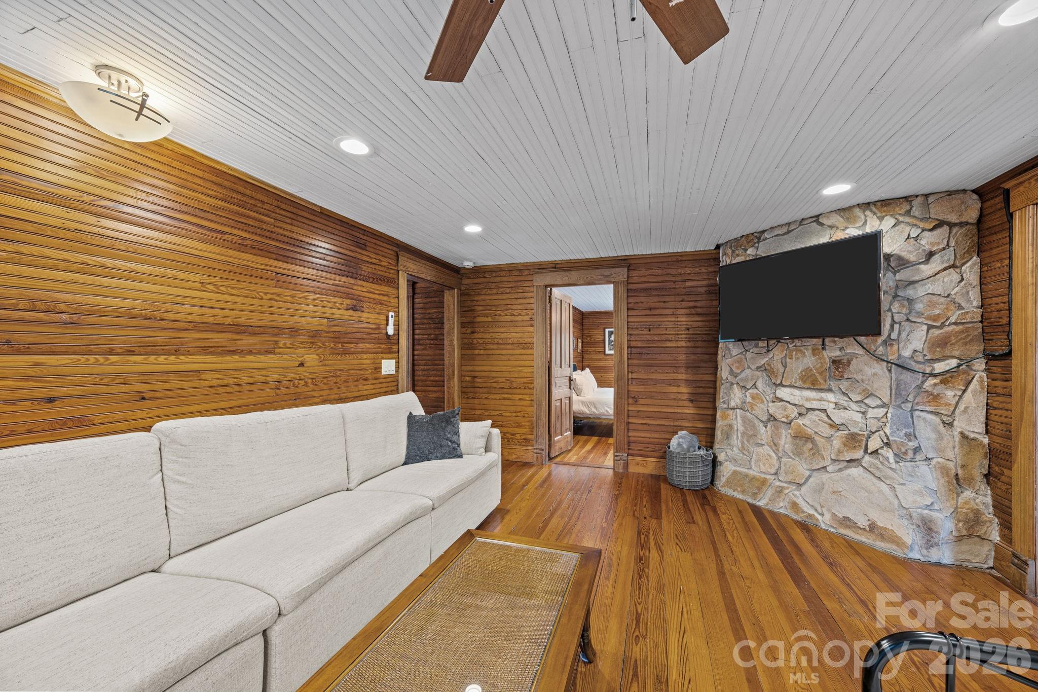 615 Rose Hill Road — Asheville