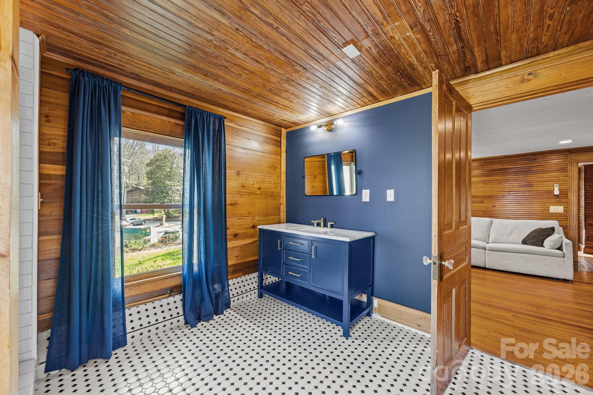 615 Rose Hill Road — Asheville