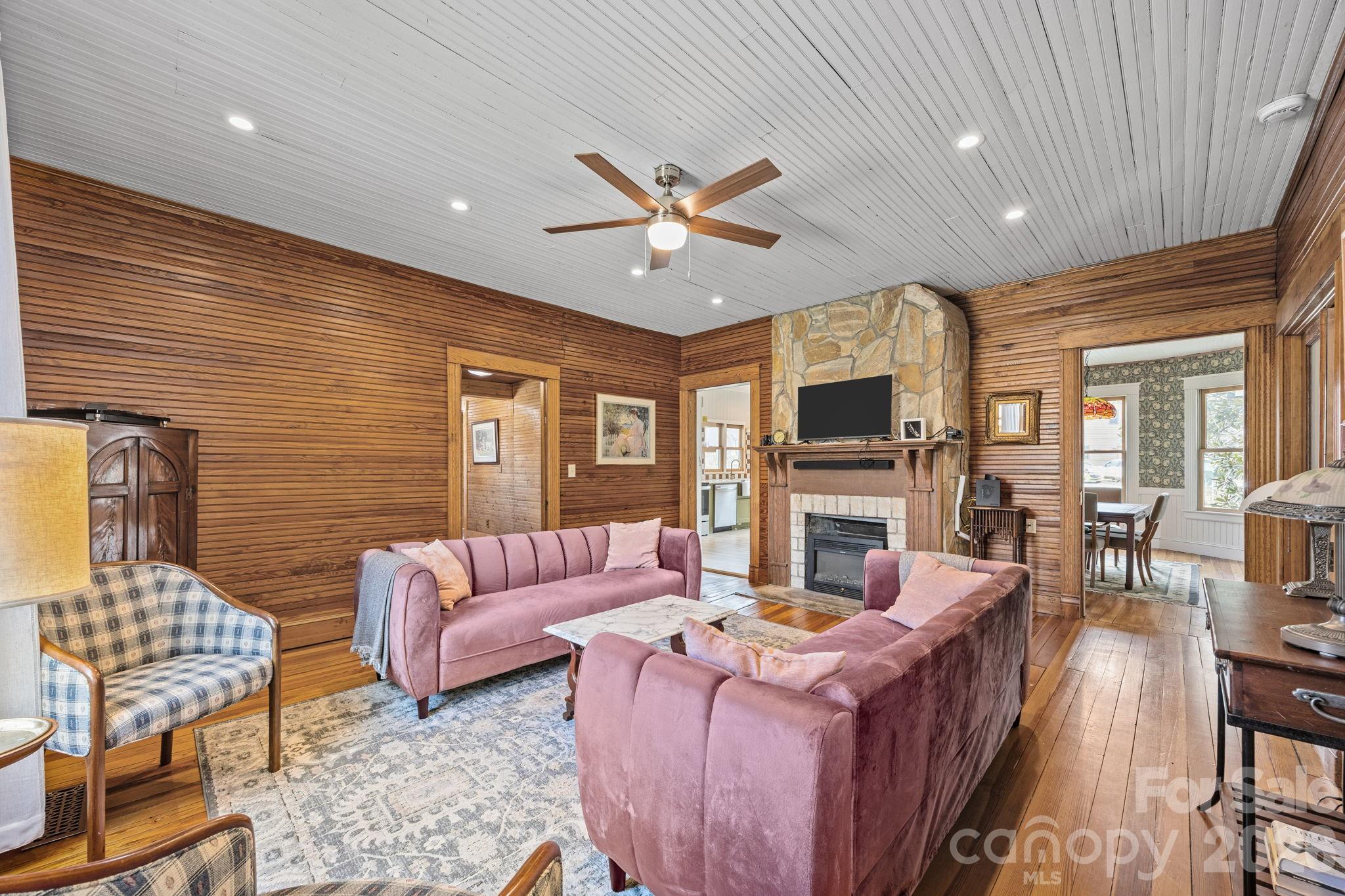 615 Rose Hill Road — Asheville