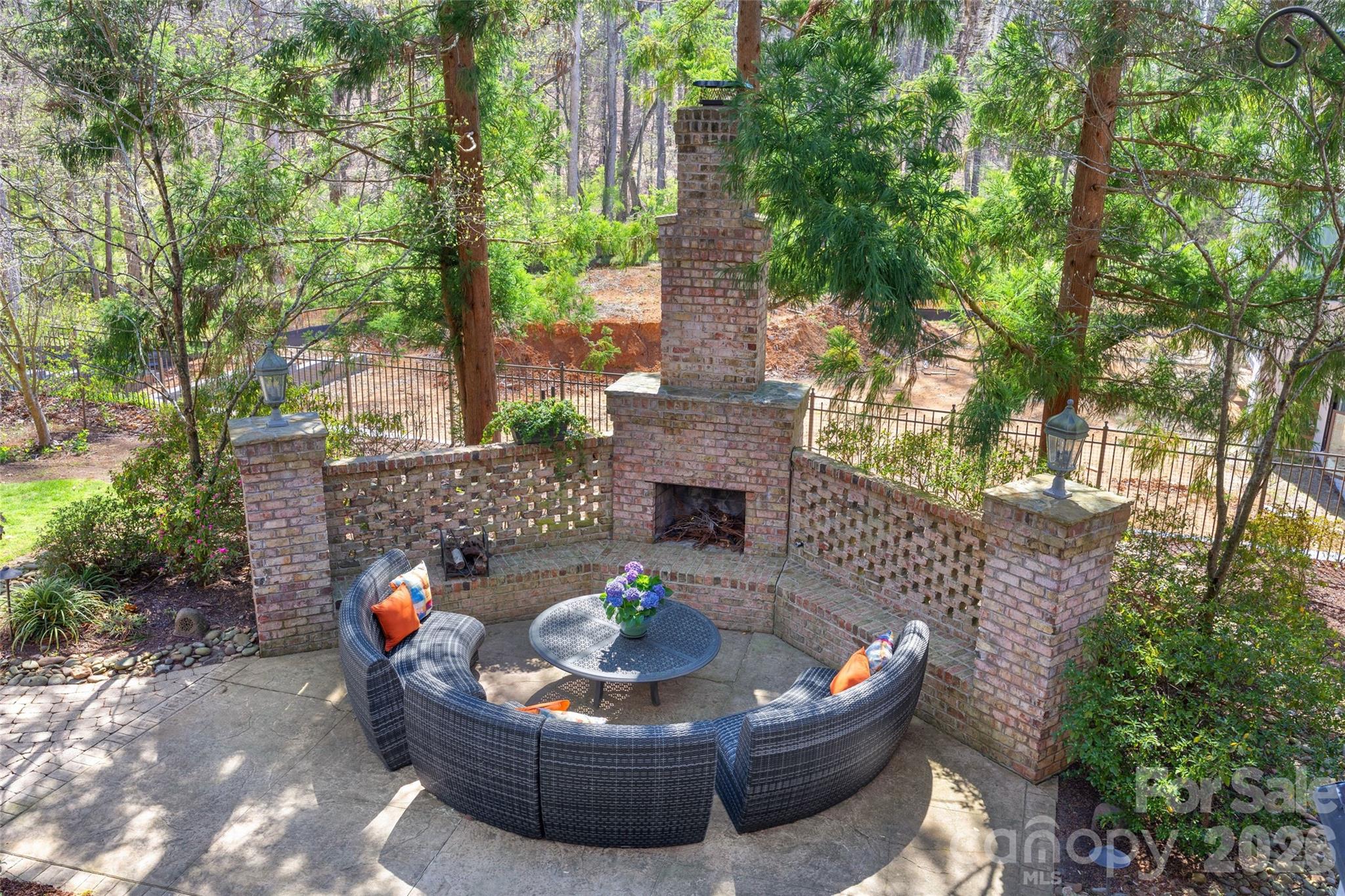 2095 Kings Manor Drive — Weddington