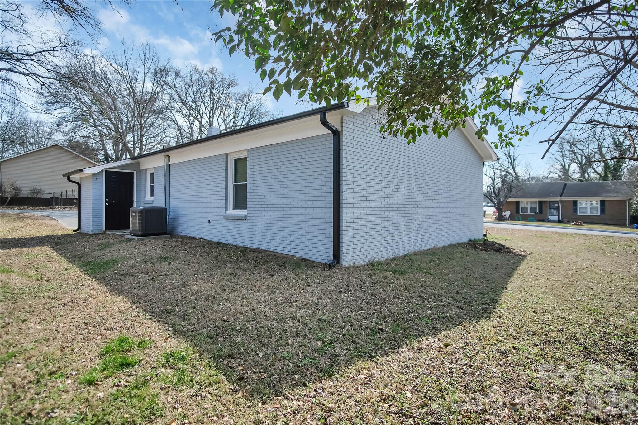 200 W Shannonhouse Street — Shelby