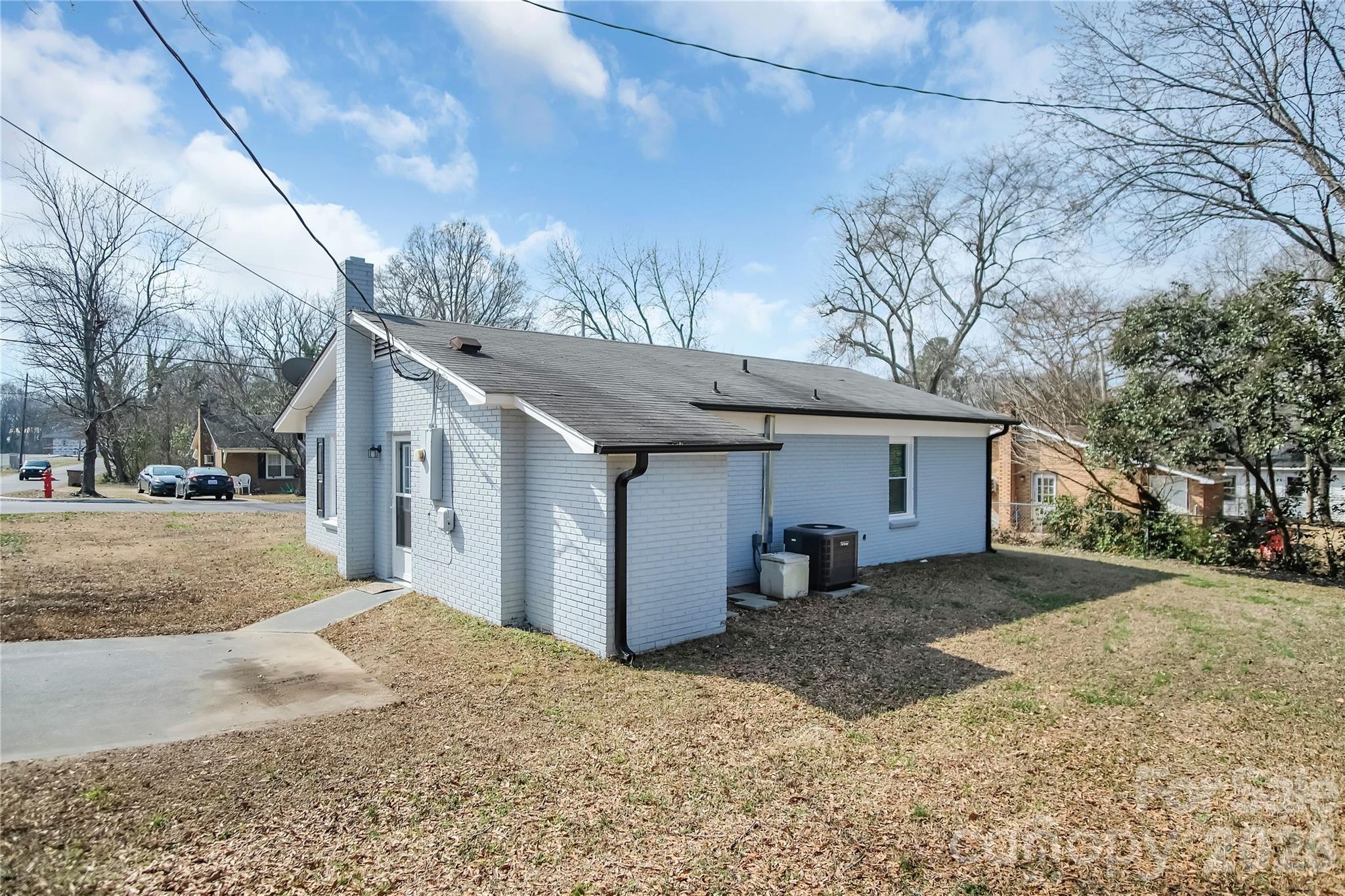 200 W Shannonhouse Street — Shelby