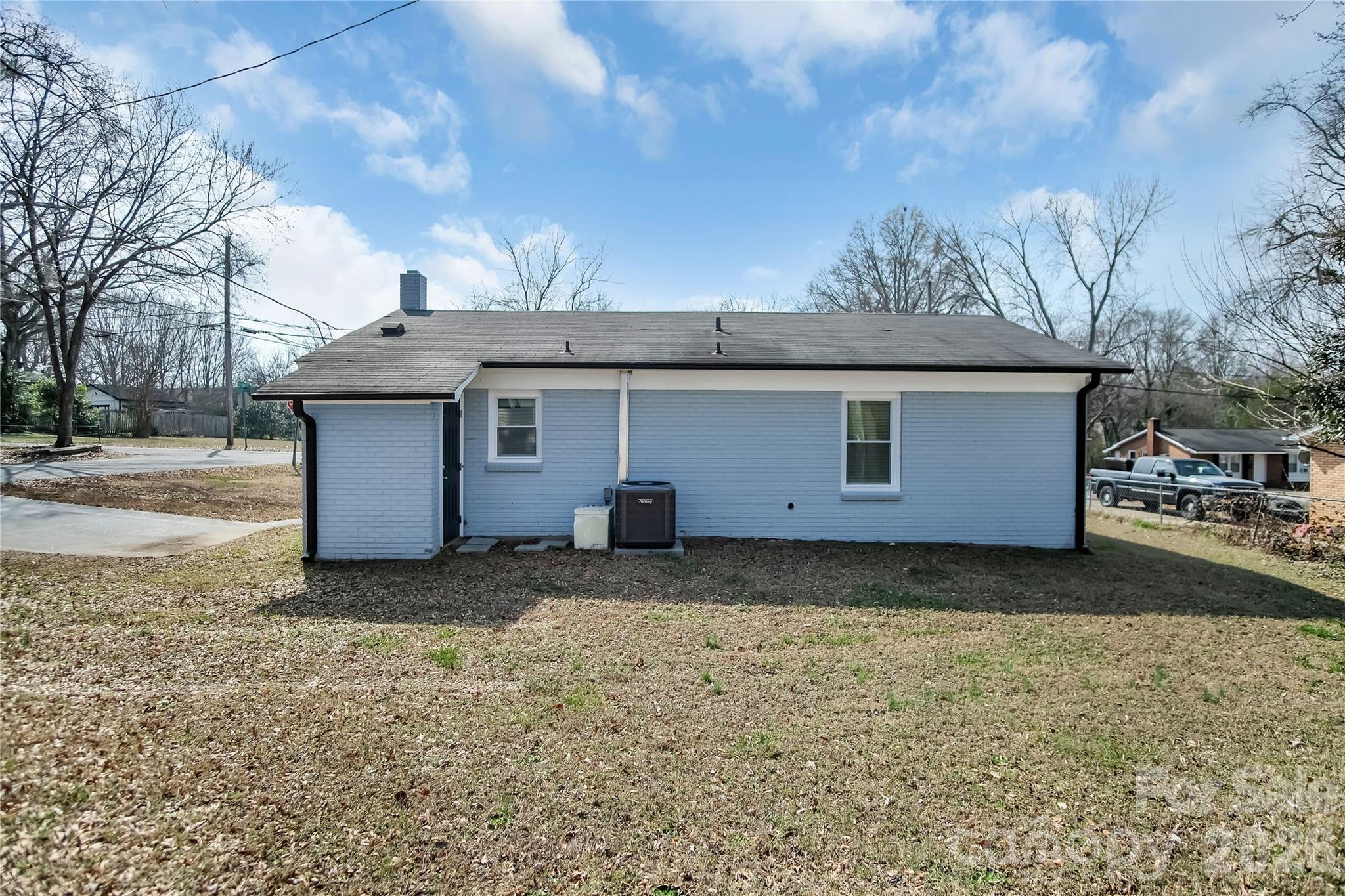 200 W Shannonhouse Street — Shelby
