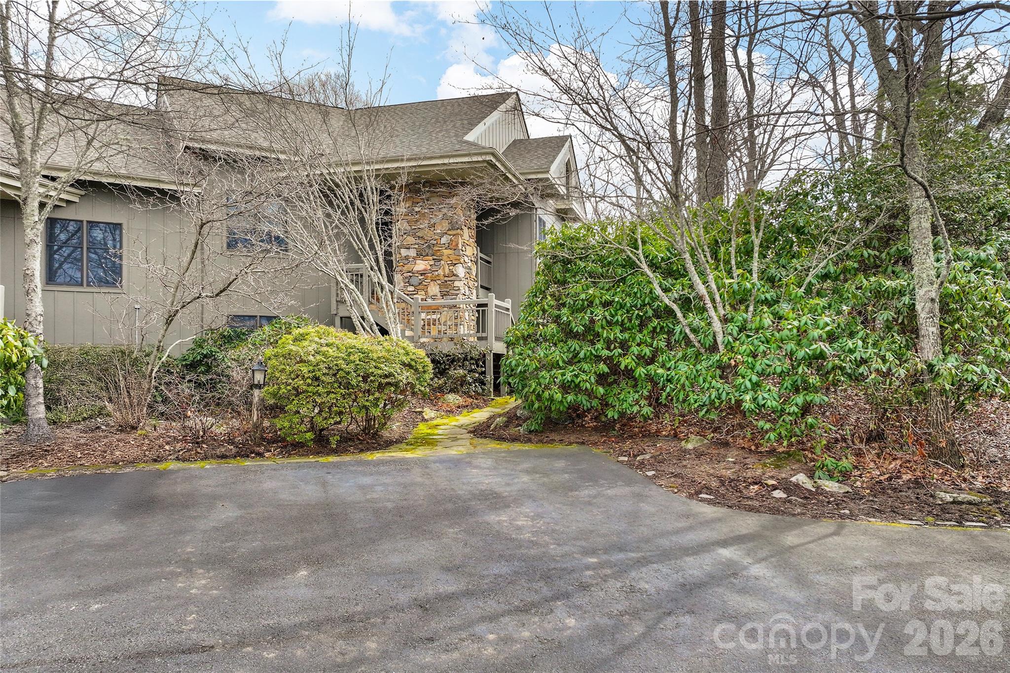 121 Stoney Falls Loop #E4 — Burnsville