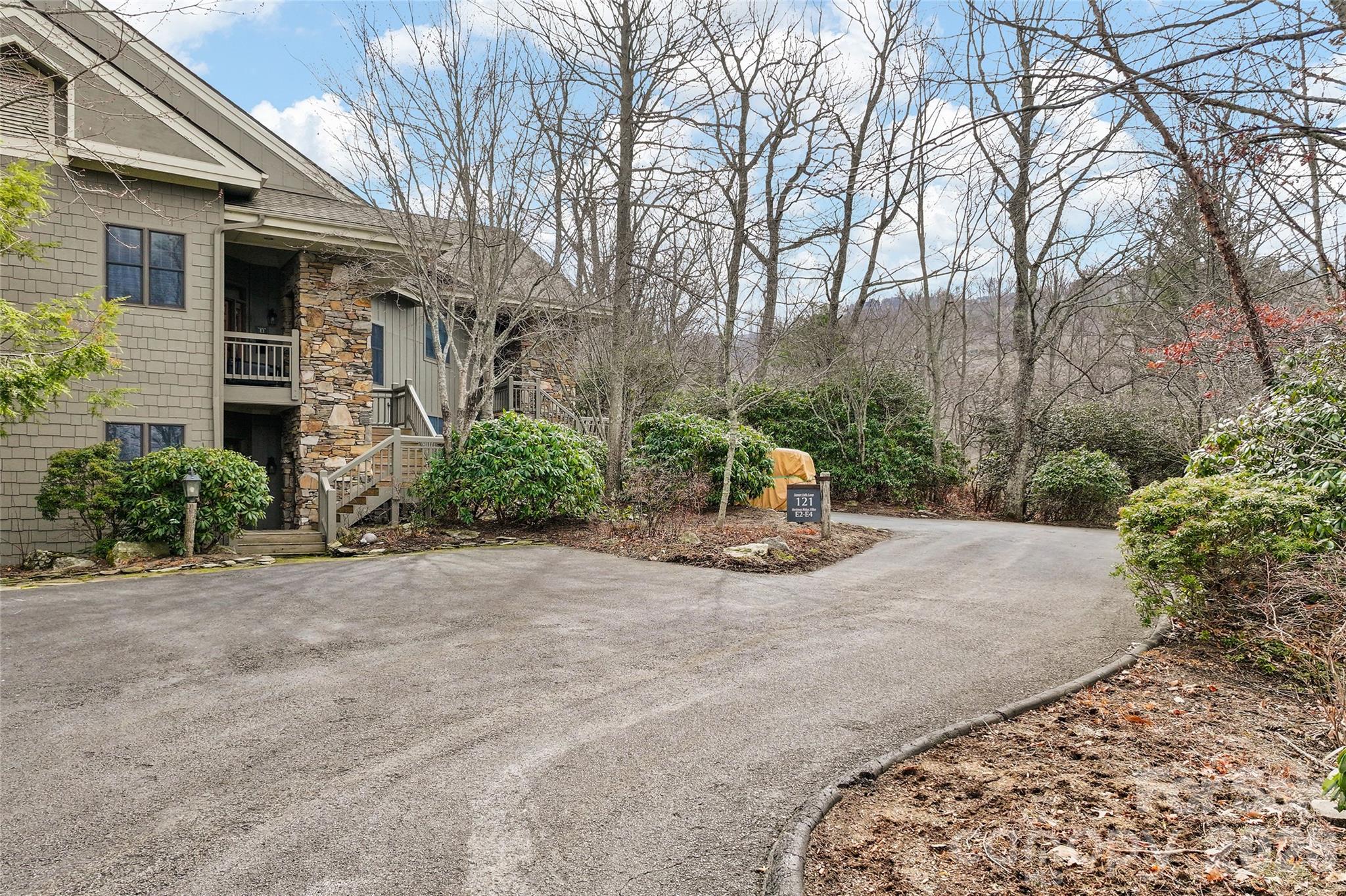 121 Stoney Falls Loop #E4 — Burnsville