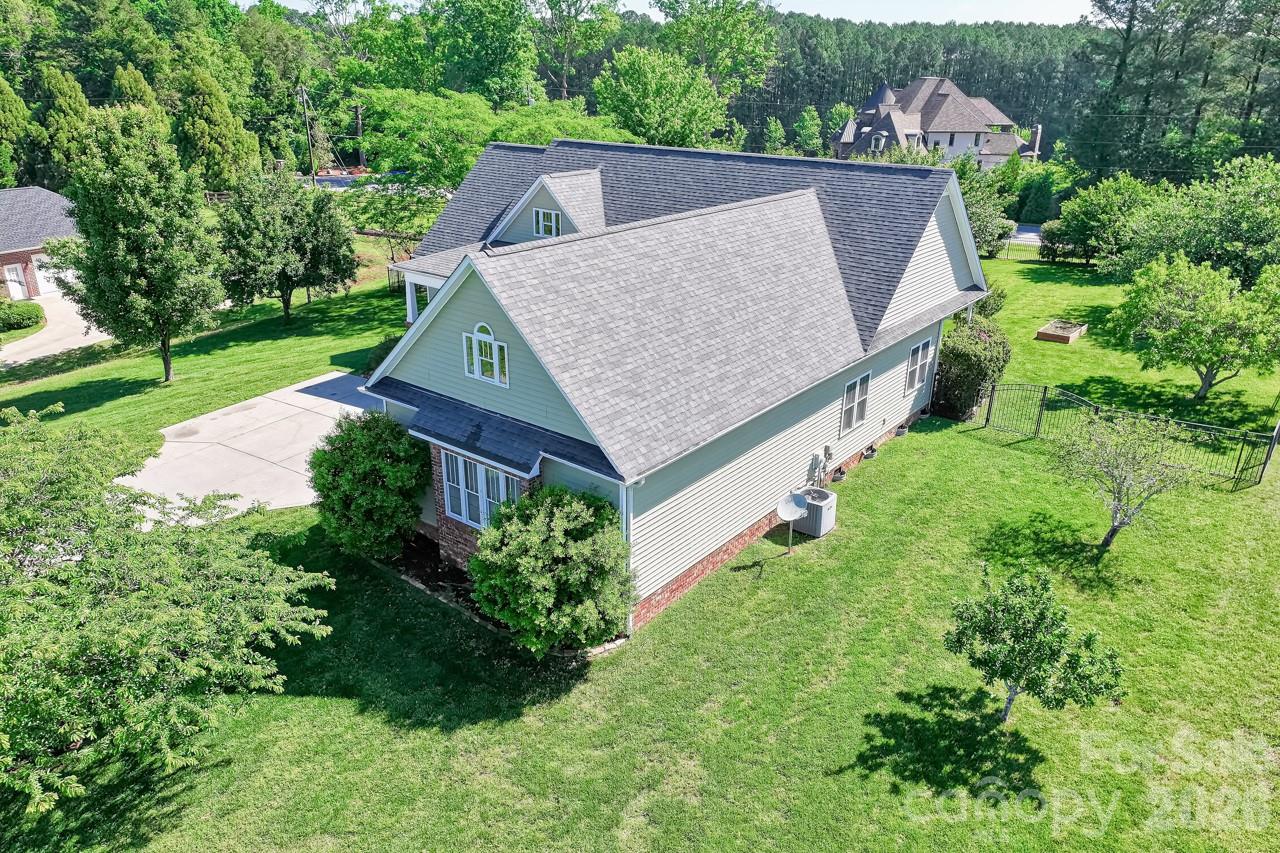 557 Luther Drive — Iron Station