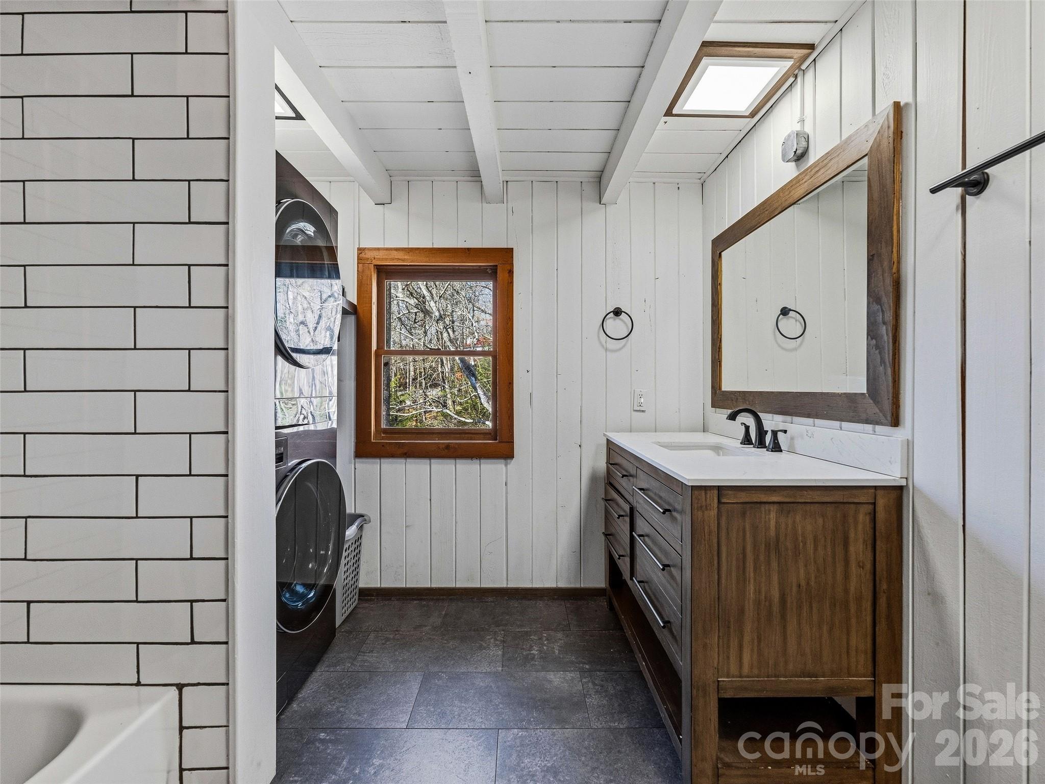 55 Valley Lane — Pisgah Forest