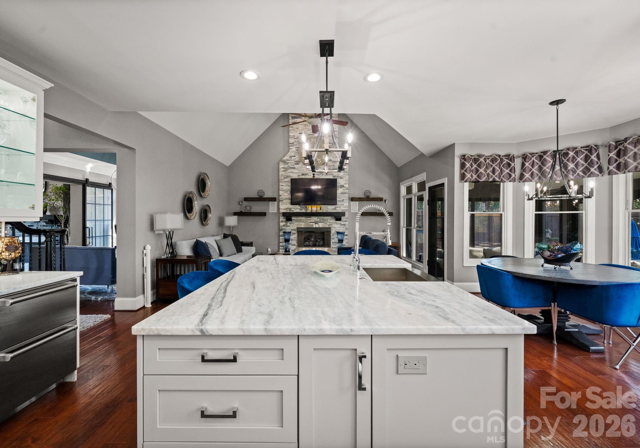 141 Sardis Lane — Charlotte