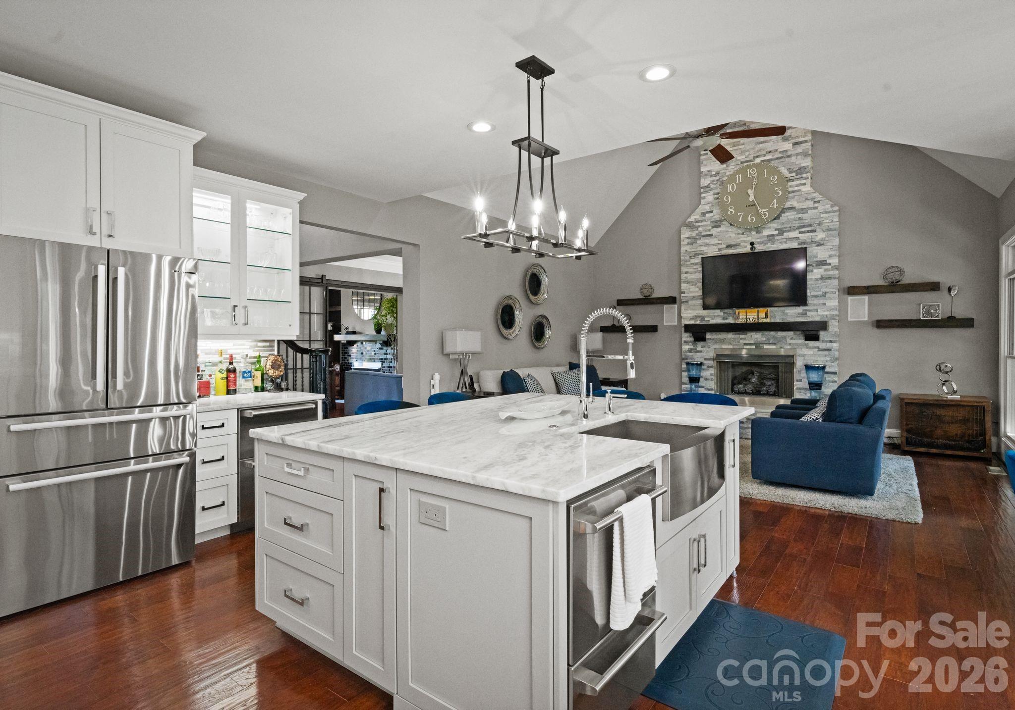 141 Sardis Lane — Charlotte