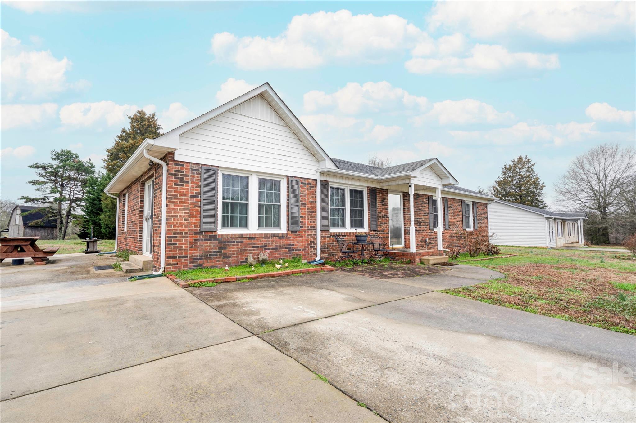 111 Hicks Road — Grover