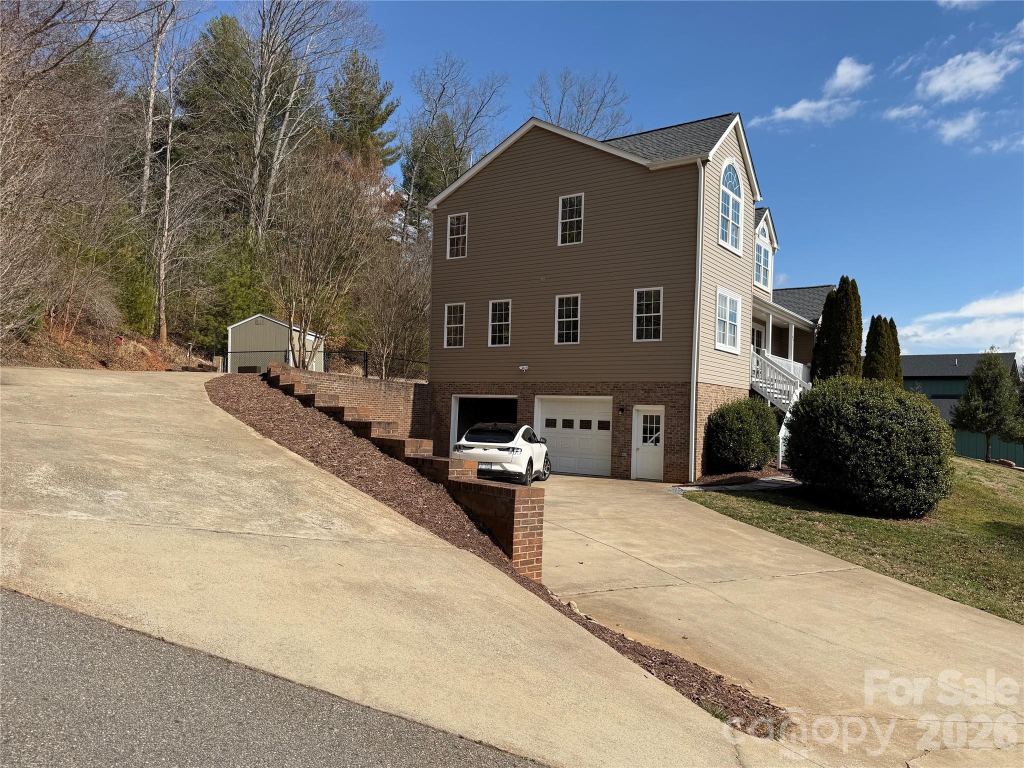 65 Lawson Ridge Road — Leicester