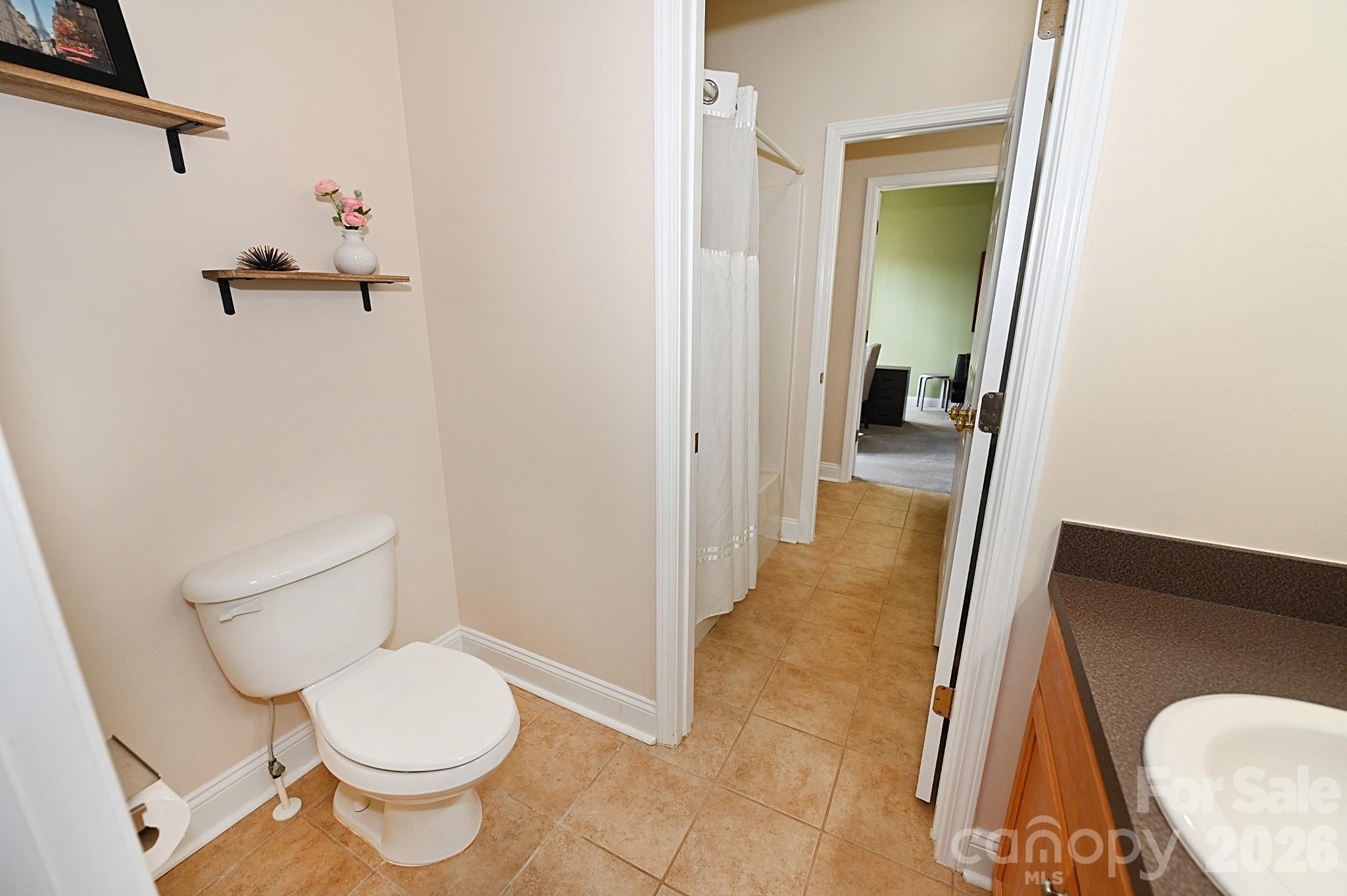 1360 21st Avenue NE — Hickory