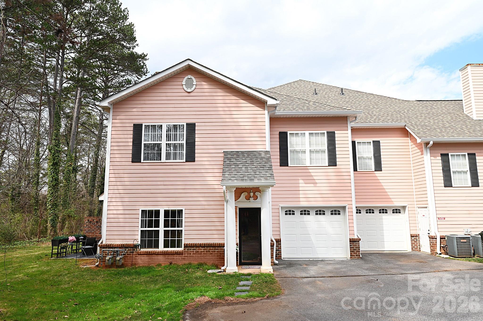 1360 21st Avenue NE — Hickory