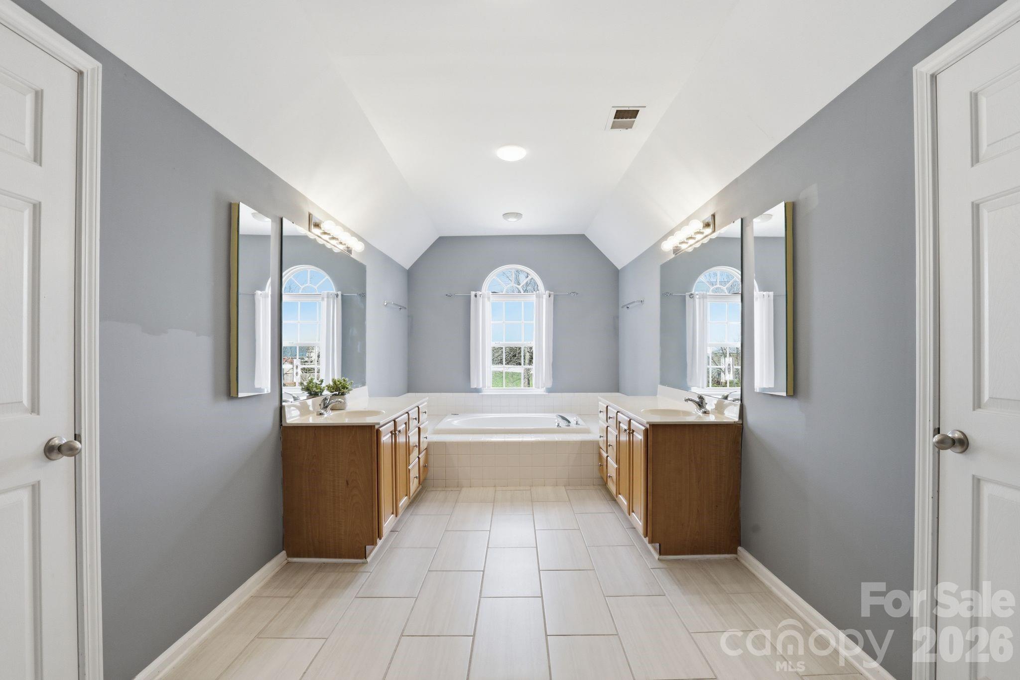 3909 Meadow Green Drive — Charlotte