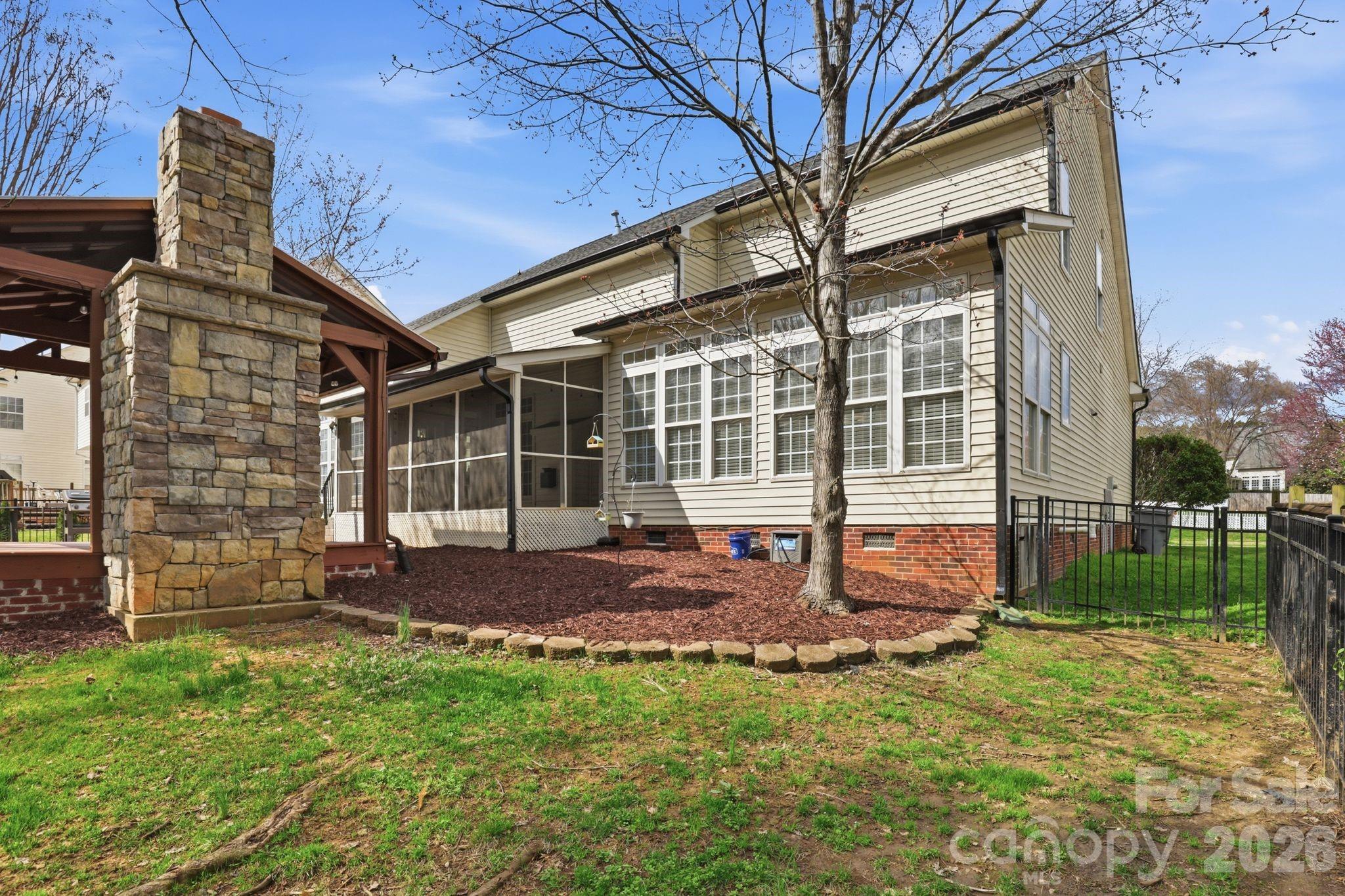 3909 Meadow Green Drive — Charlotte