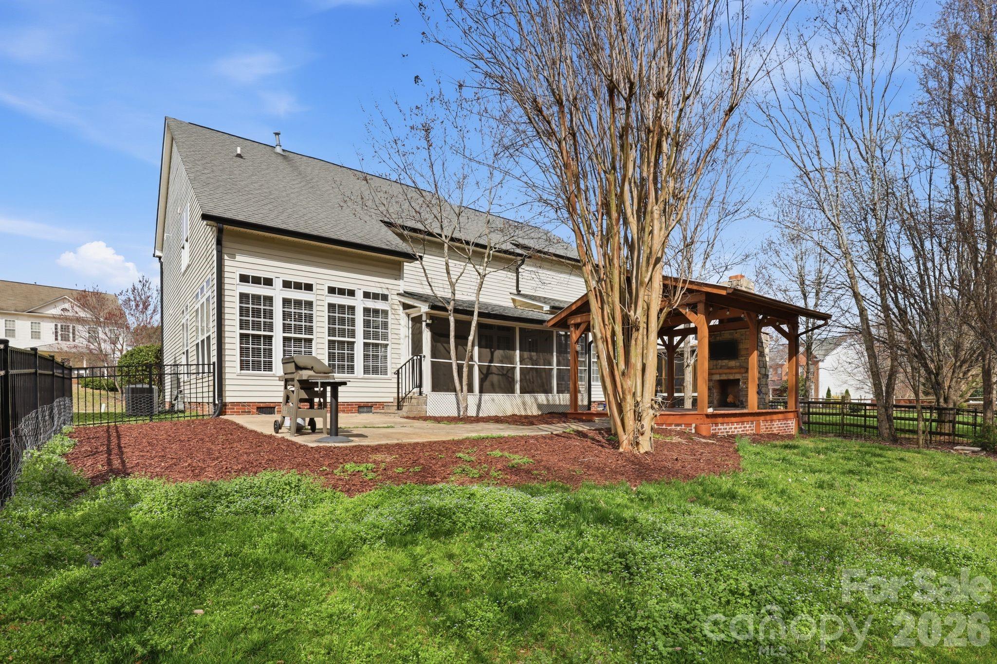 3909 Meadow Green Drive — Charlotte