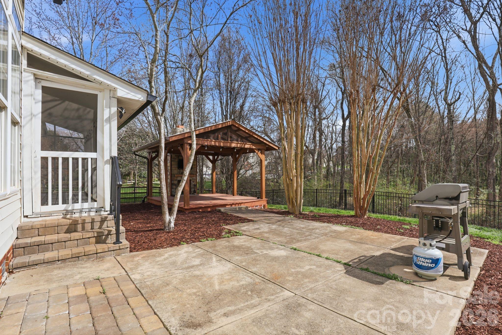 3909 Meadow Green Drive — Charlotte