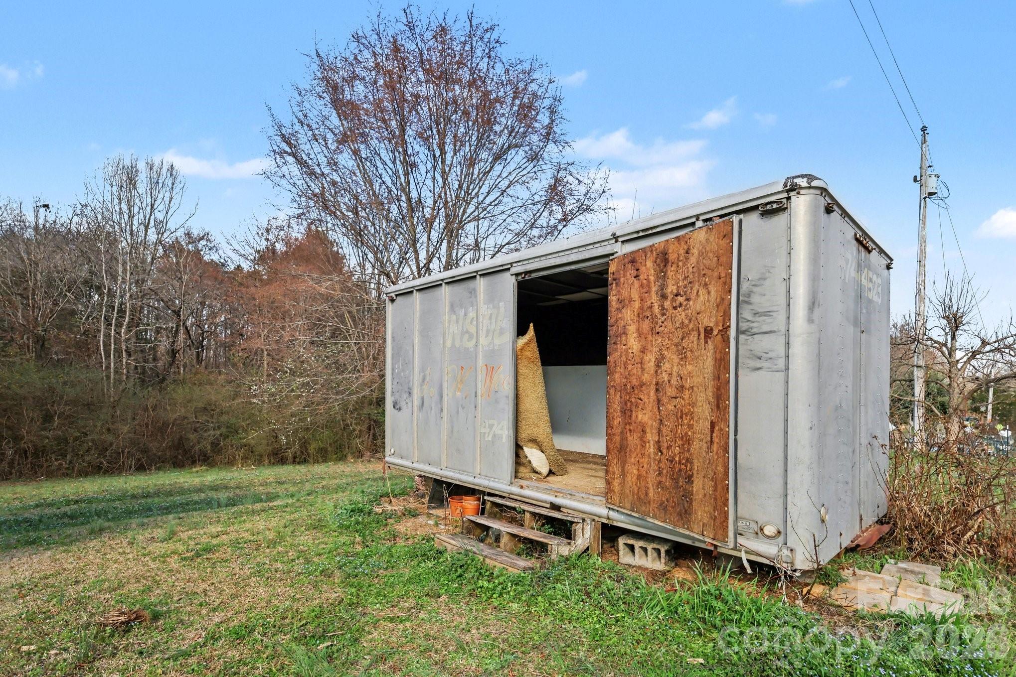 5647 Putuptoe Place — Norwood